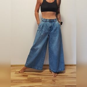 NWOT WRANGLER PLEATED SUPER WIDE LEG DENIM JEANS 26 x 28 True to Size